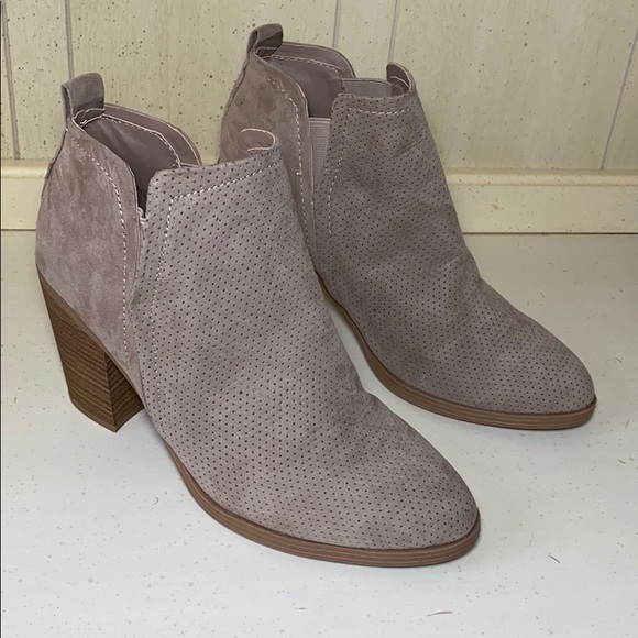 Women’s taupe brown heeled bootie size 9.5 - Picture 1 of 6